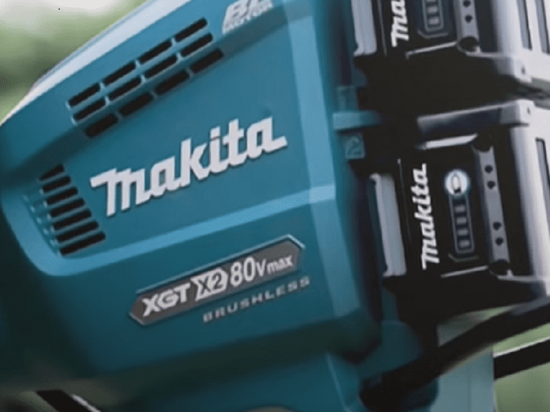 マキタ充電式草刈機80vの写真